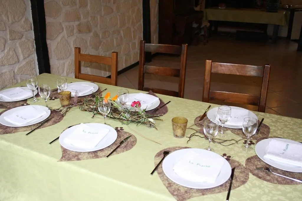 La Plaine Enchantee Castagnac Francie